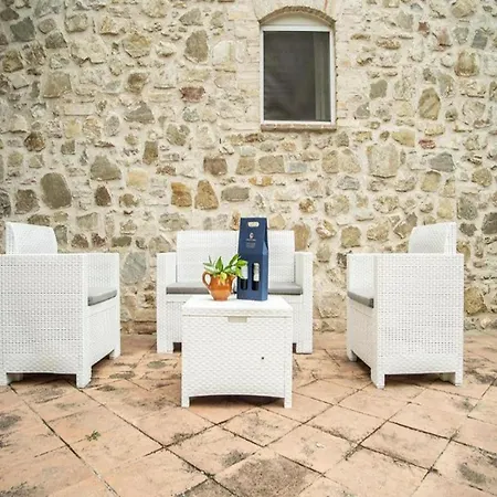 With Terrace In * أسيسي